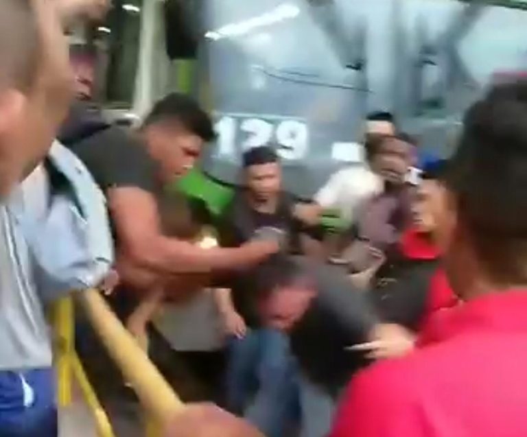 Vídeo: Ladrão é espancado durante tentativa de assalto no T2
