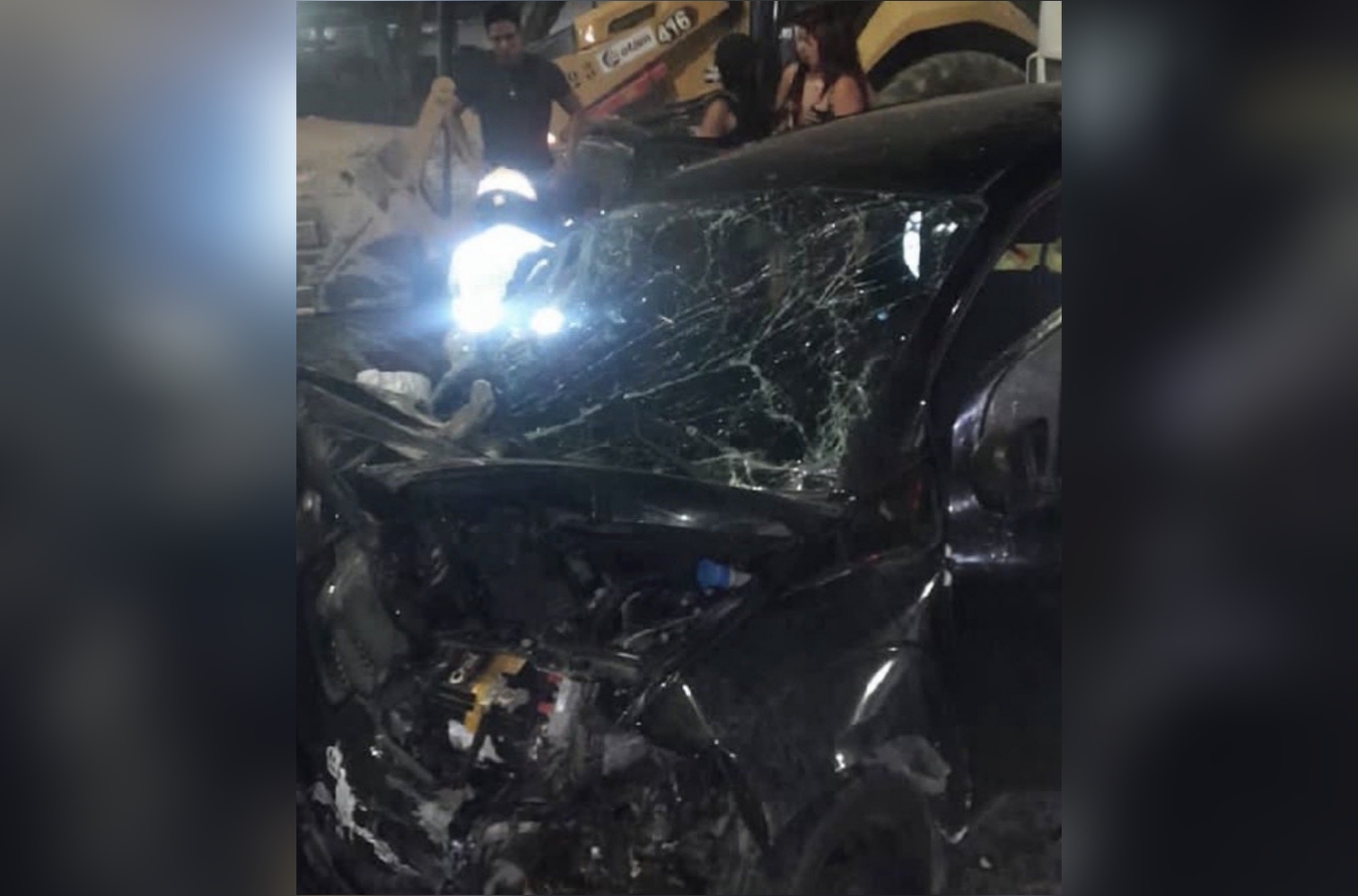 Quatro pessoas ficam feridas após carro atingir caminhão no Distrito Industrial 2