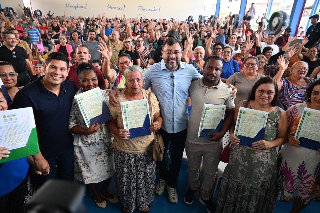 Governo entrega mil títulos de propriedade a moradores da comunidade Vale do Sinai