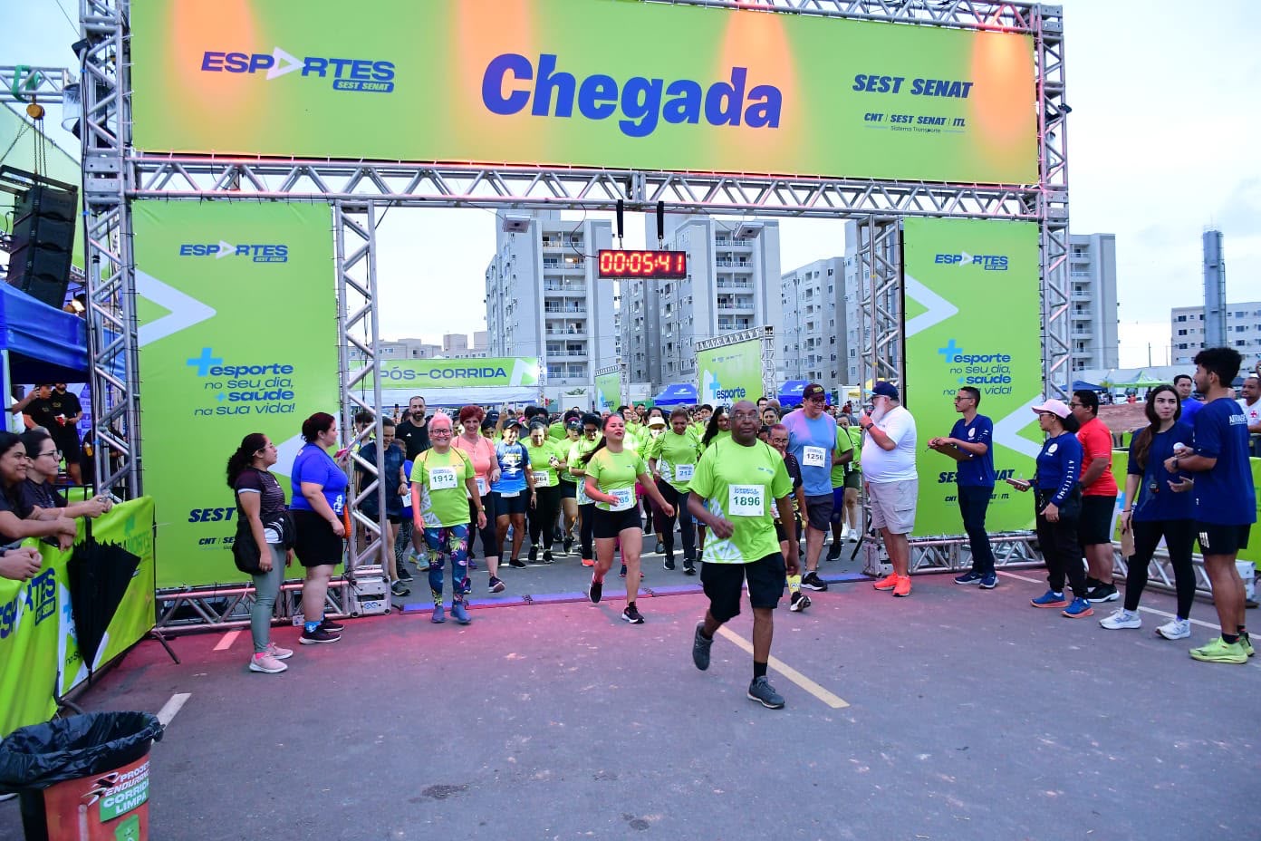 Corrida e Caminhada SEST SENAT leva esporte ao Centro de Manaus em edição noturna