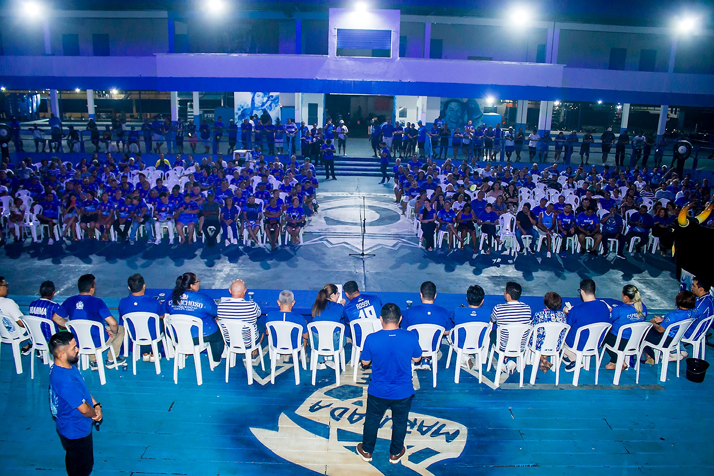 Em Assembleia Geral, aprova participação de todos os sócios na eleição do Caprichoso