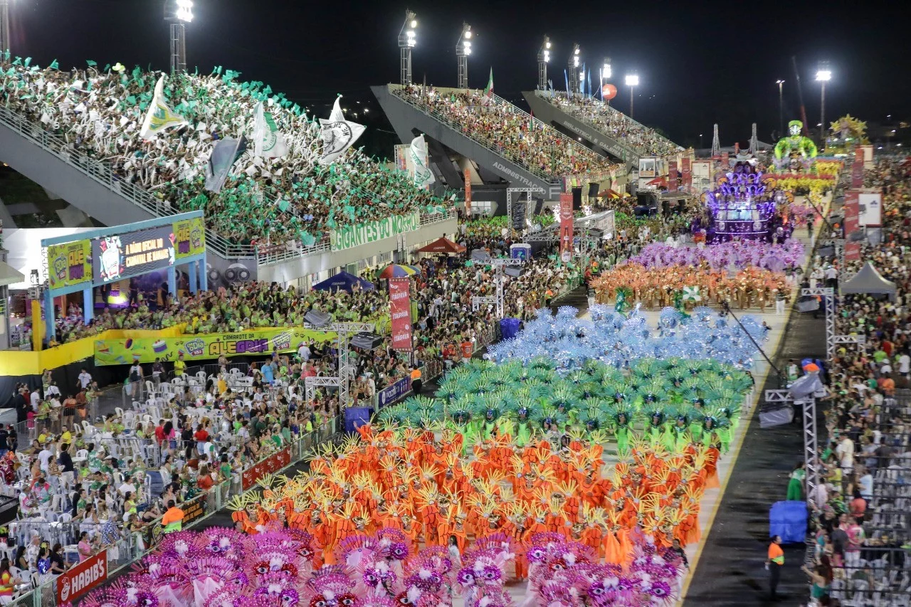 Desfile das escolas de samba de Manaus começa às 20h no Sambódromo