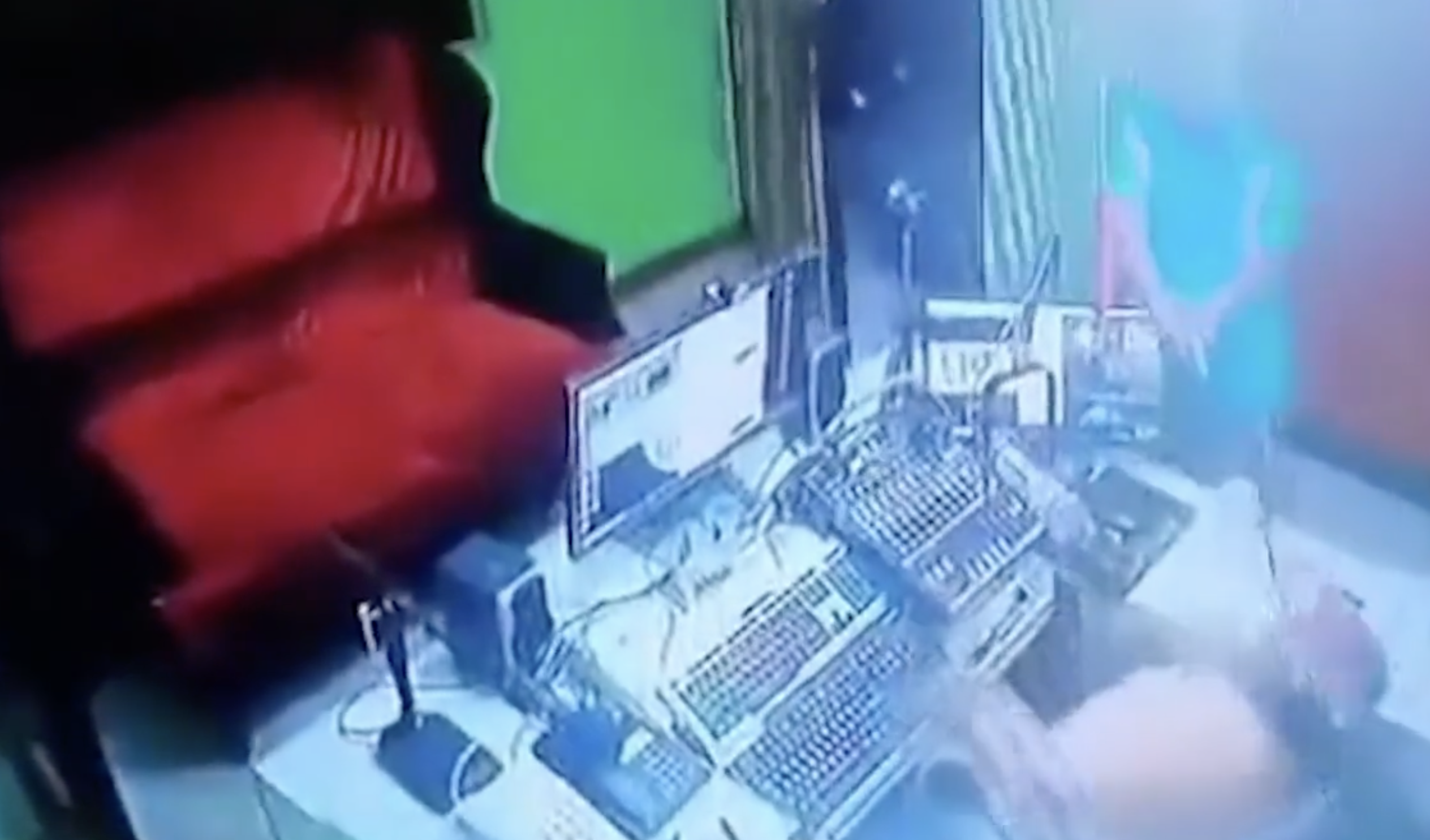 Vídeo: Assassino mata locutor de rádio enquanto ele estava no ar