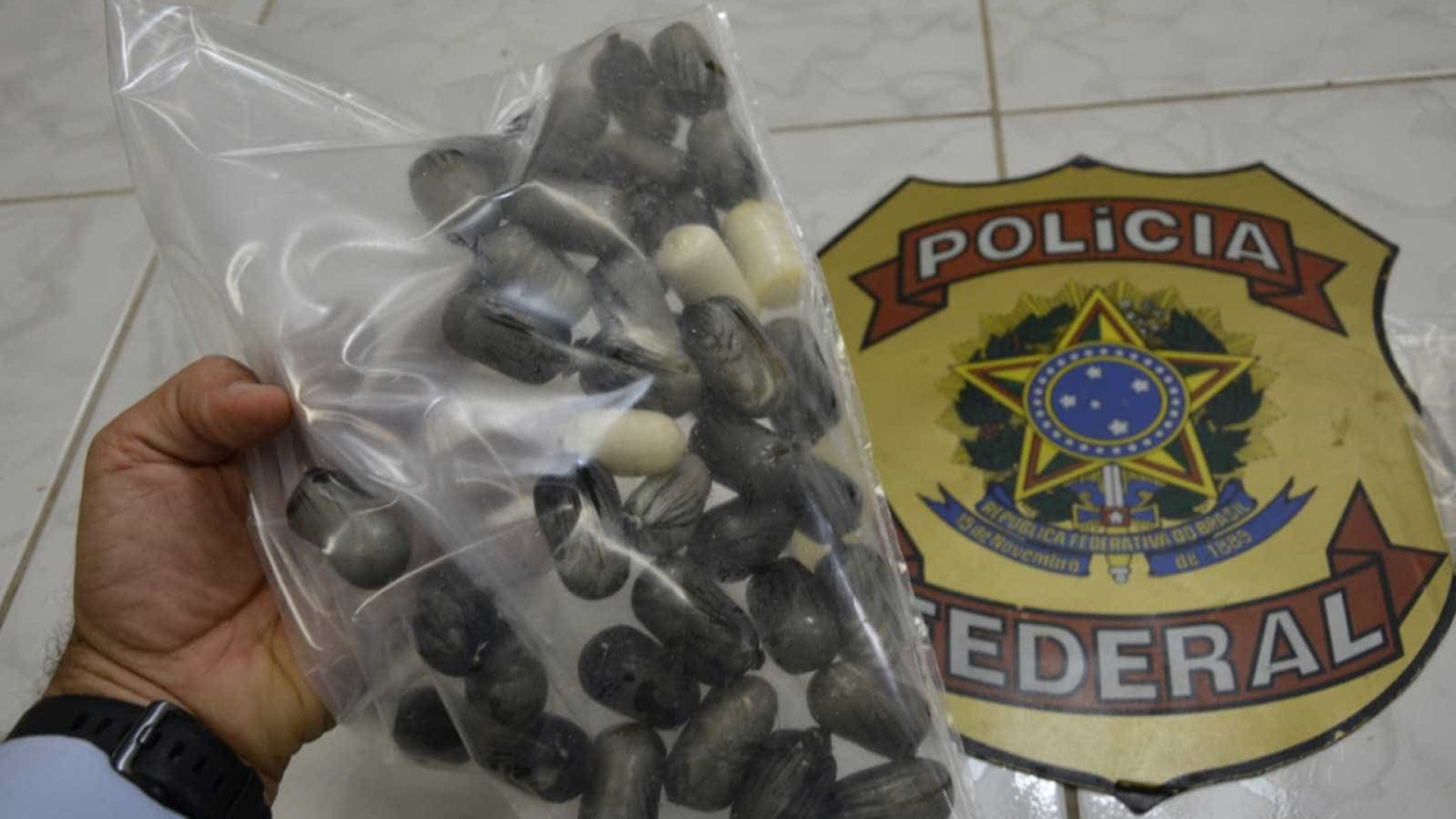 Dezoito pessoas são flagradas com droga no estômago no aeroporto de Guarulhos