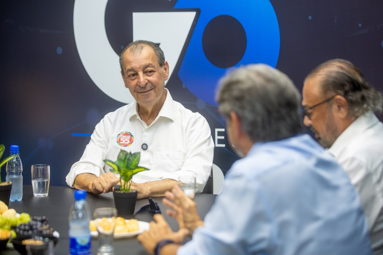 Omar Aziz defende regulamentação do garimpo no AM, rebate PF e declara apoio a Braga