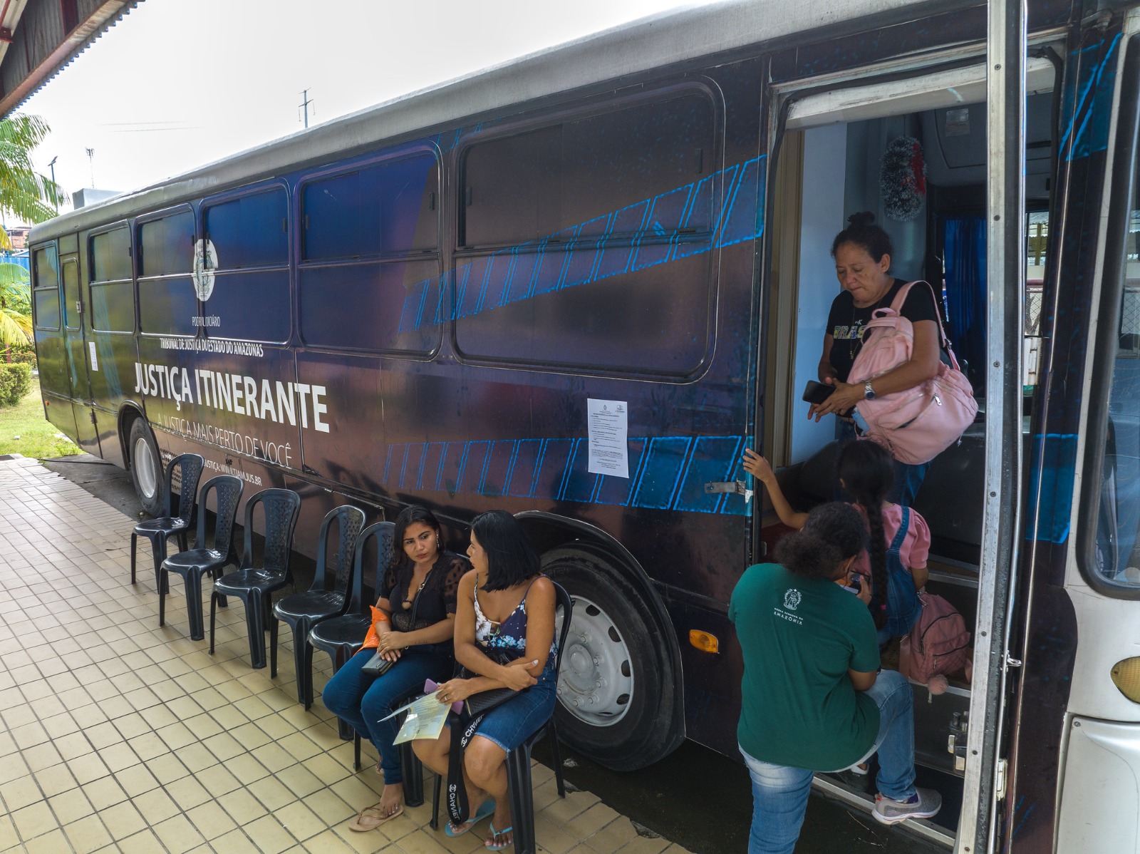 Justiça Itinerante leva atendimento gratuito ao bairro Parque 10, neste mês