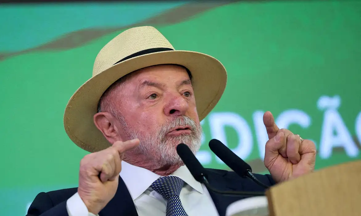 Atitude irresponsável, diz Lula após revogação de visto de embaixadora