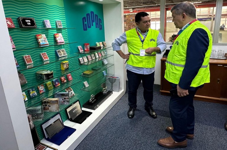 Suframa visita empresa referência mundial no segmento de baralhos