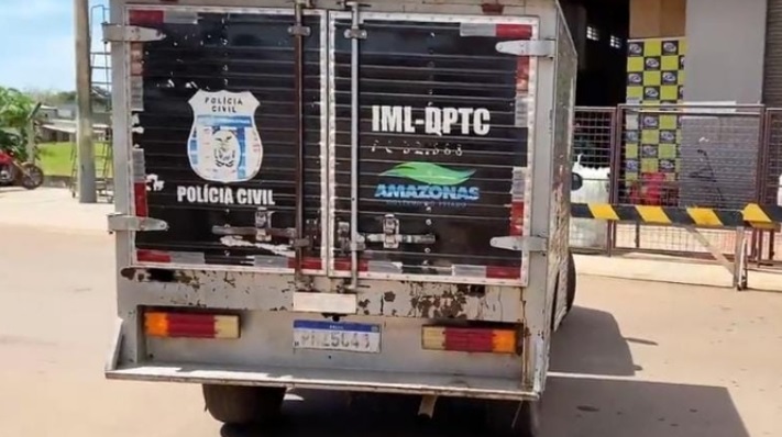 O corpo foi levado para o IML.