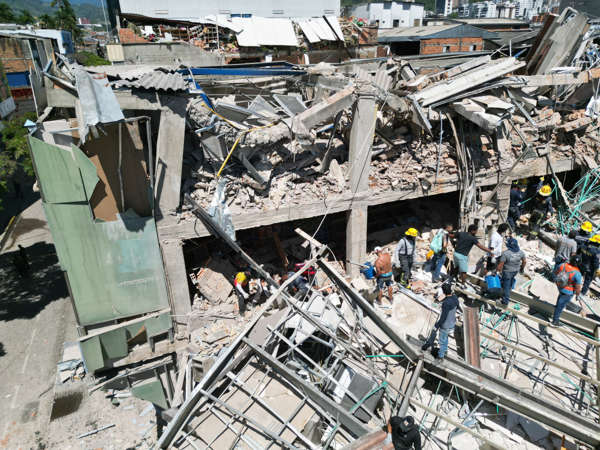Sobe para 132 o número de mortos após terremoto de 7,4 na Colômbia