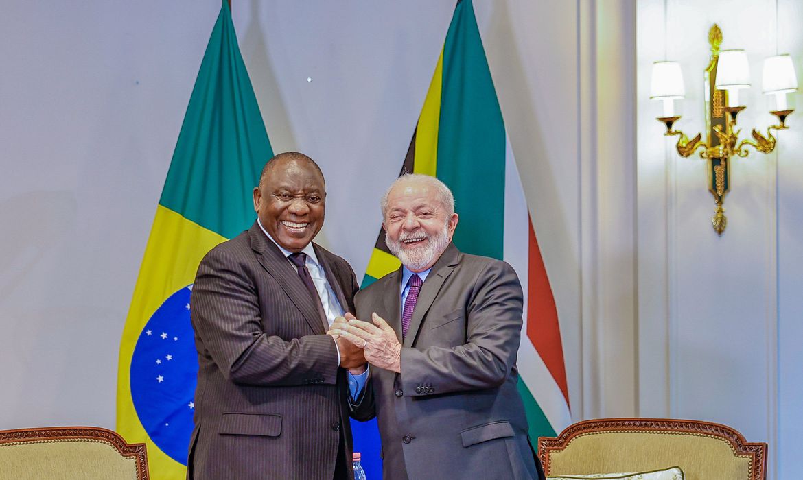 Em Paris, Lula se reúne com presidentes da África do Sul e de Cuba