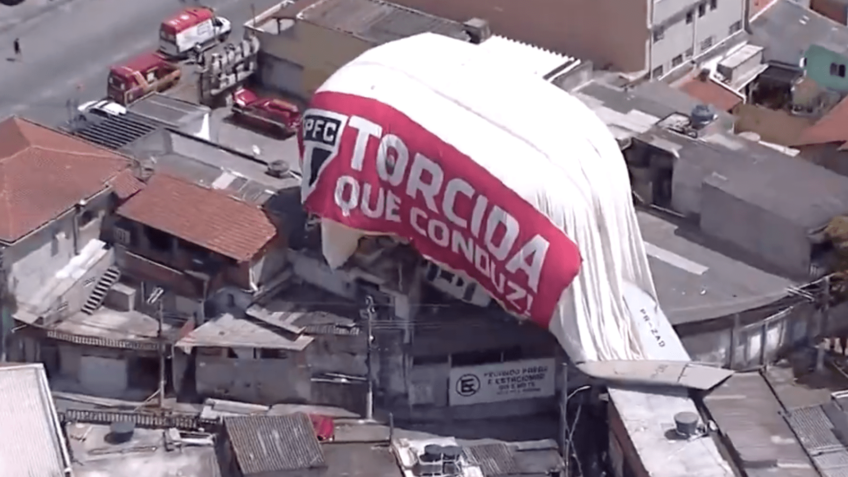 Vídeo: dirigível contratado pelo time do São Paulo cai em bairro de Osasco