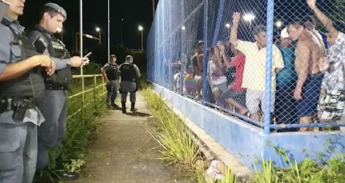 Vídeo: Facção ataca Prosamim do Morro e mata homem ao lado da quadra