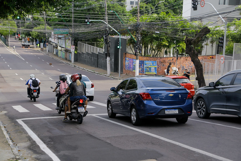 Novo semáforo na descida da Av. Umberto Calderaro entra em operação