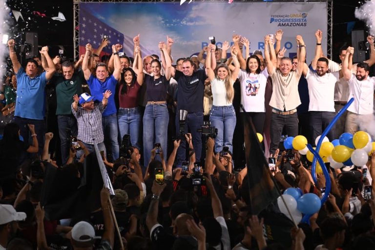 Na zona Sul de Manaus, Roberto Cidade diz que quer responder as críticas com trabalho