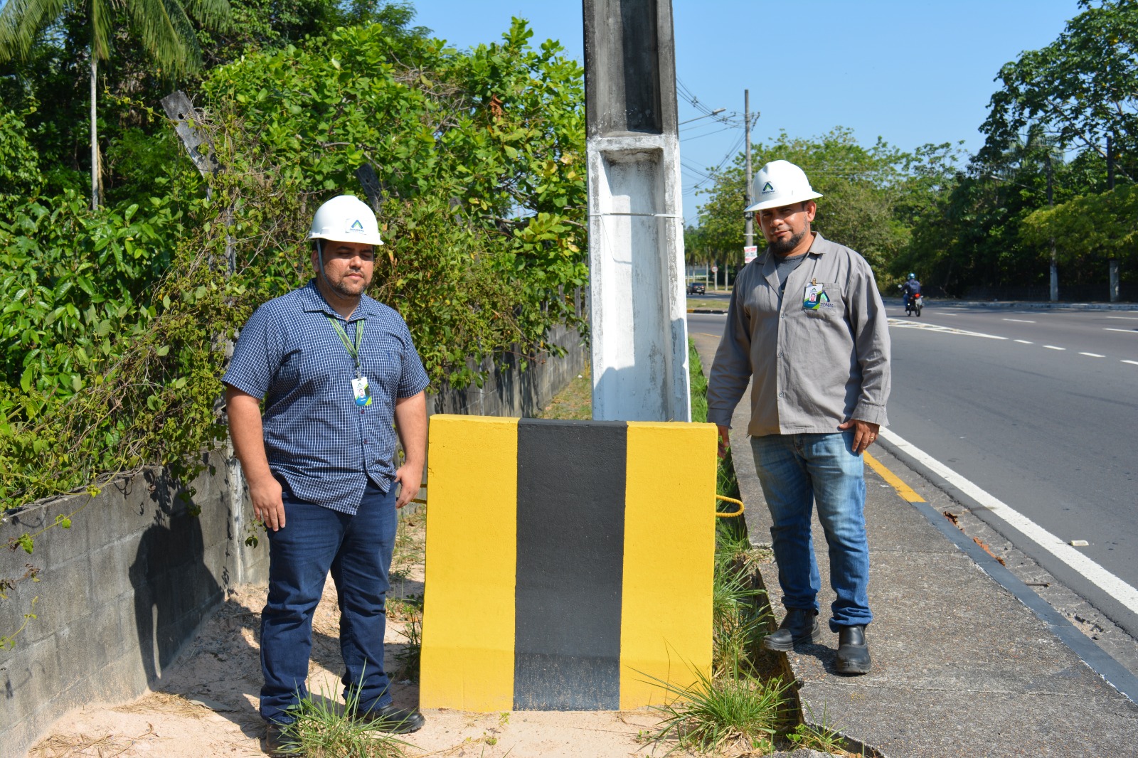 Amazonas Energia tenta conter batidas de veículos em postes com a instalação de defensas
