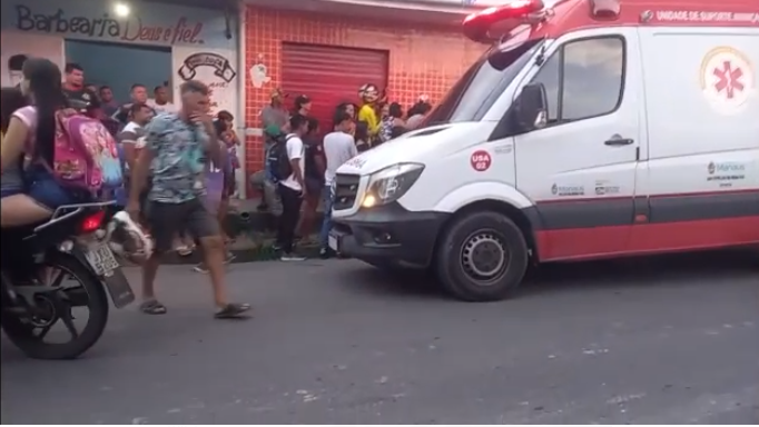 Vídeo: Homem é baleado enquanto levava cachorro pra passear em Manaus