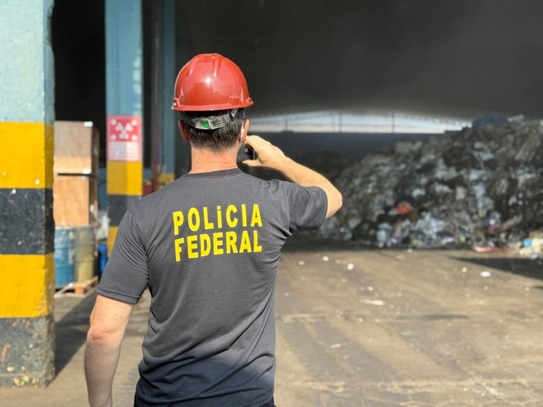 PF incinera 1,4 tonelada de drogas em Manaus