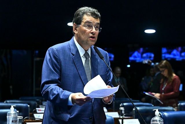 Projeto de Eduardo Braga prevê o uso de IA para combater violência doméstica