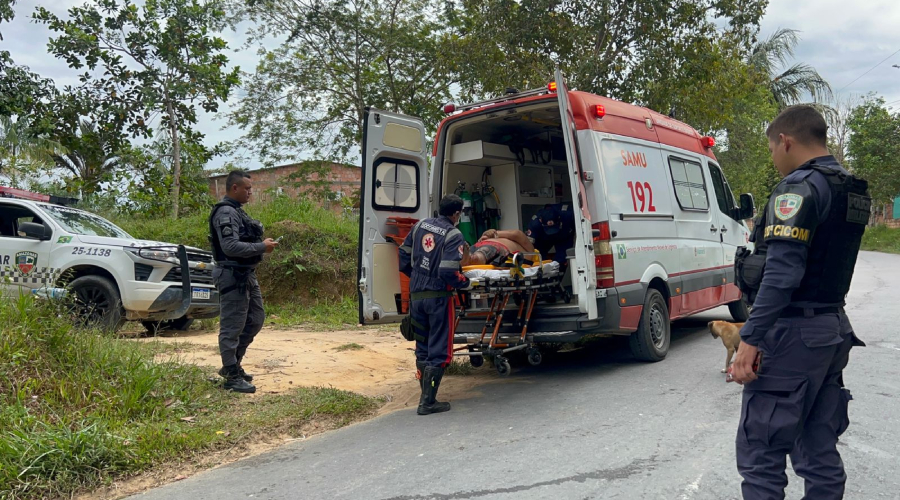 Imagens fortes: Suspeito de assalto é espancado por populares e jogado em ramal no Puraquequara