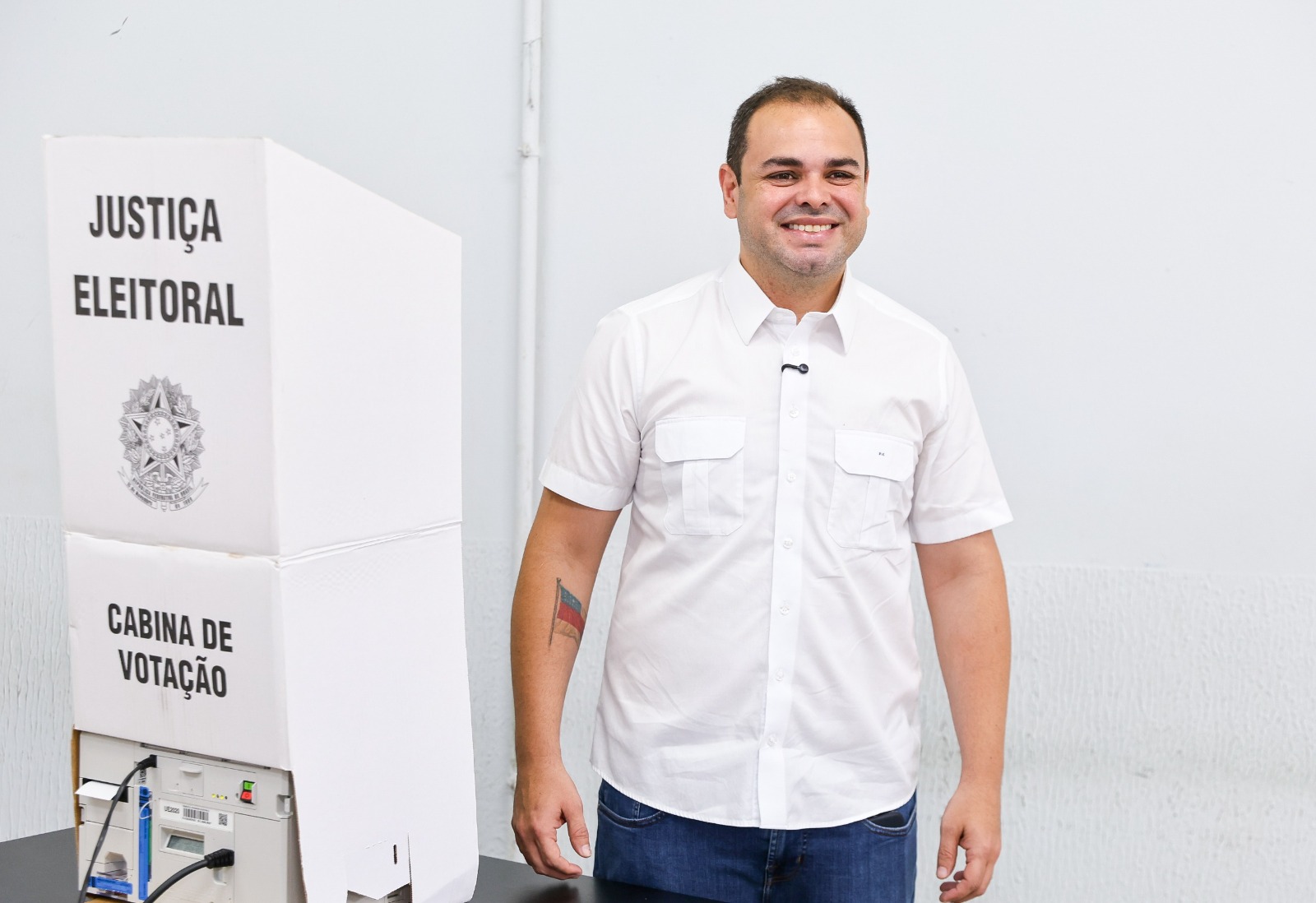 Roberto Cidade vota em Manaus e destaca responsabilidade com o futuro