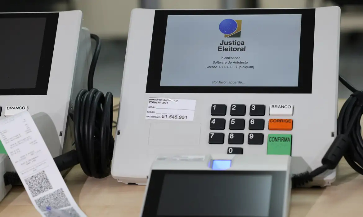 TSE recebe embaixadores nesta segunda para defender urna eletrônica