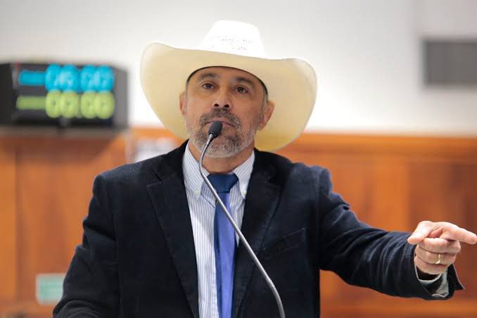 Estive em quartel e faria tudo de novo, diz deputado que ironizou que deveria estar preso