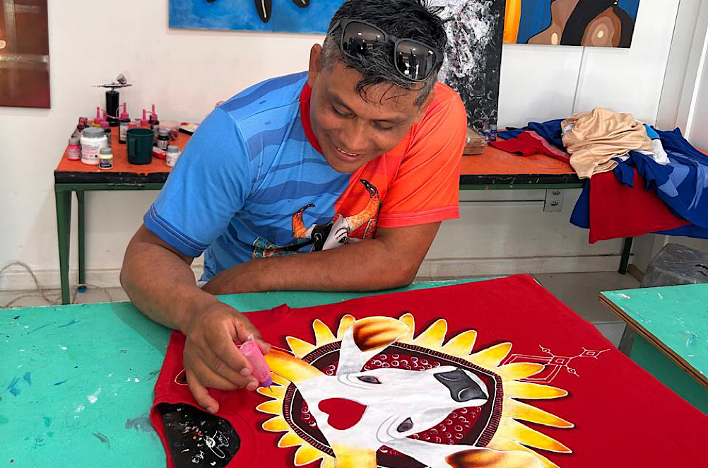 Adriana Brasil - A arte que brota da Avenida Amazonas, em Parintins