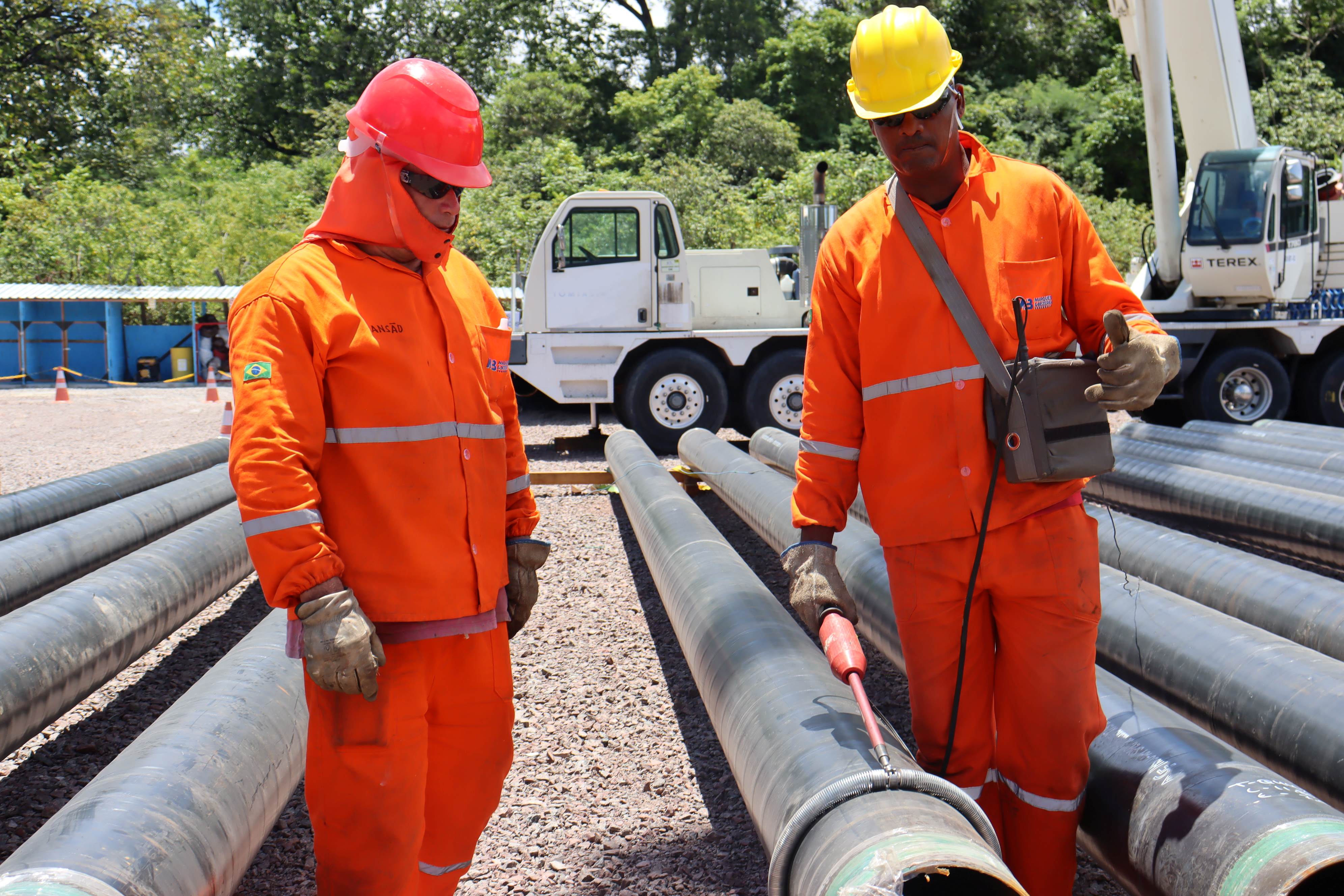 Obras de expansão da rede de gás natural estão em andamento em Manaus
