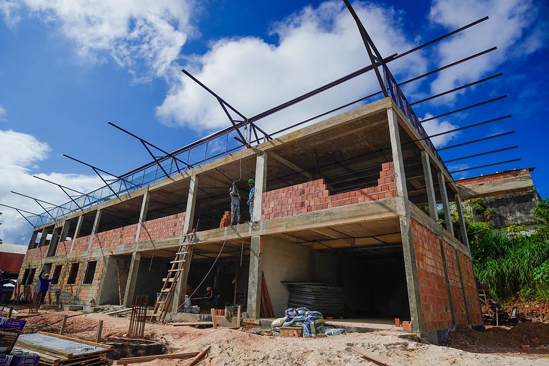 David Almeida inspeciona obras de ampliação de UBSs na zona Oeste