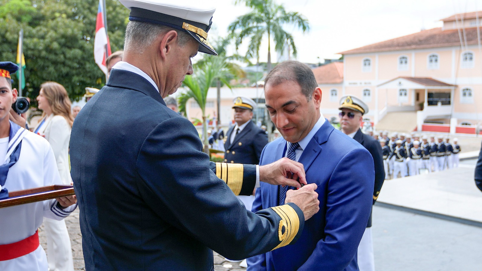 Fundador do Grupo Atem é homenageado pela Marinha com a Ordem do Mérito Naval