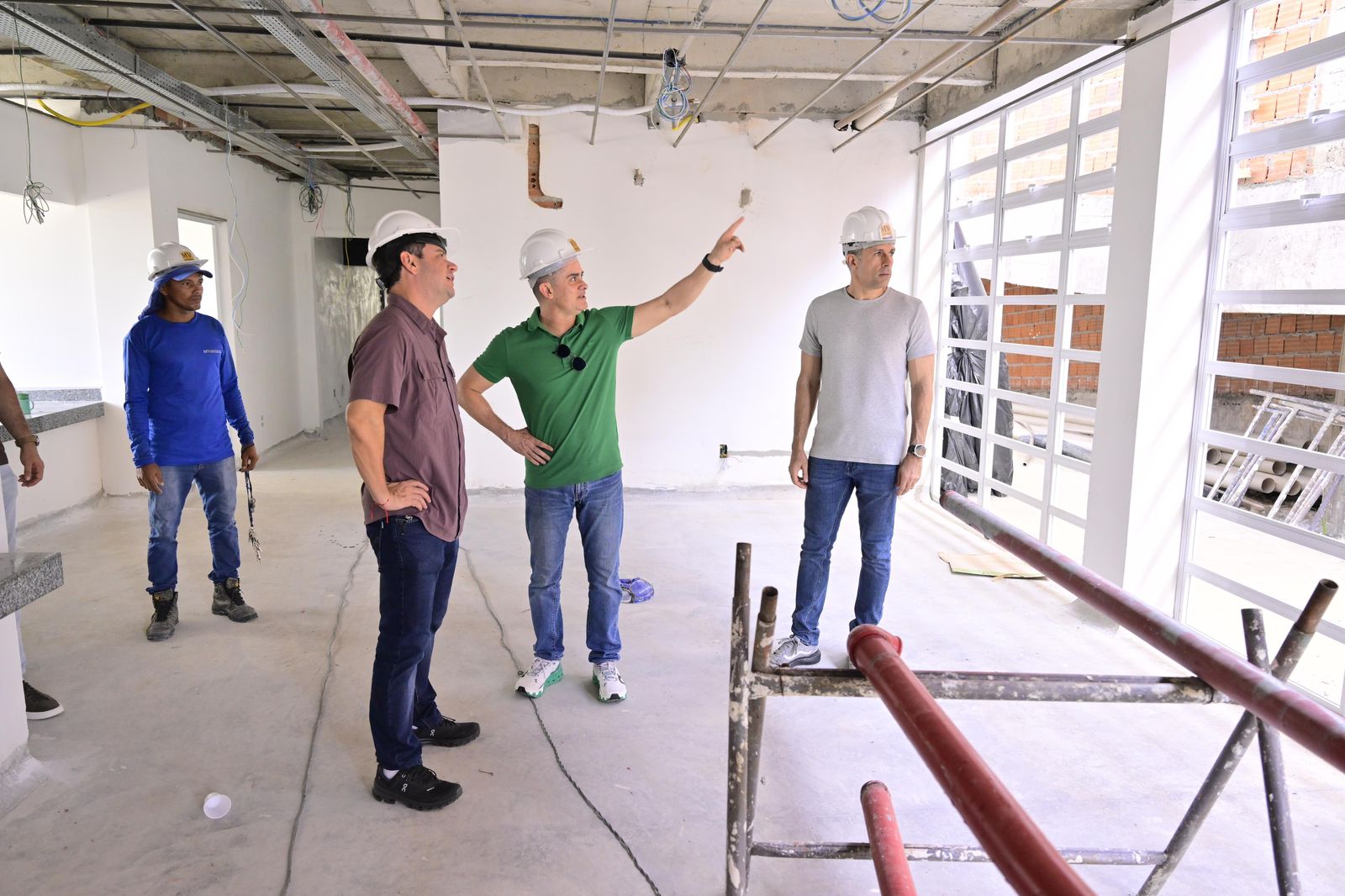 David Almeida vistoria obras de UBSs na zona Norte com entregas no início de 2026