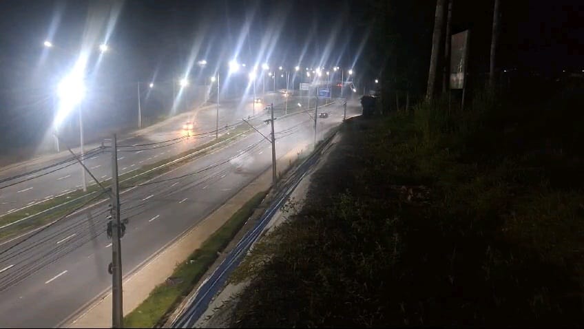 Vídeo: criminosos jogam explosivos caseiros no Rapidão Rodoanel