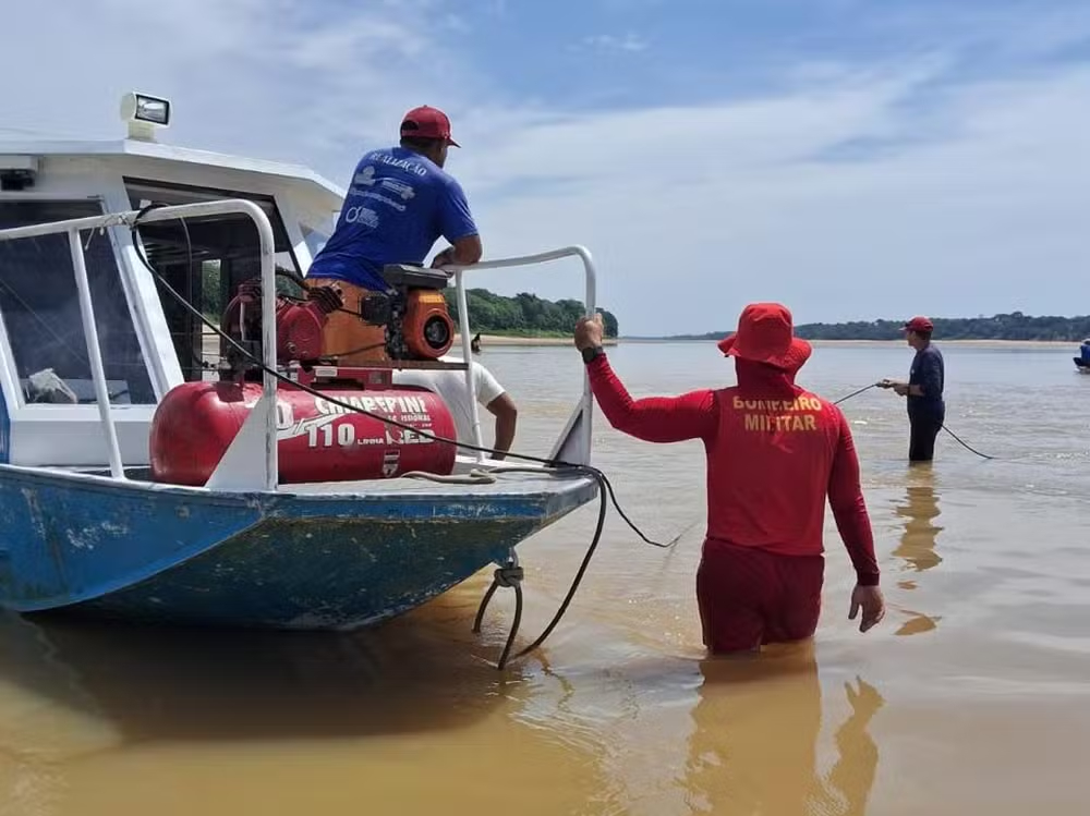 Bombeiros encontram corpo de jovem que desapareceu após acidente no AM