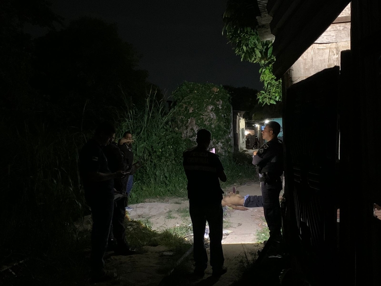 Homem é executado a tiros em beco no bairro Jorge Teixeira
