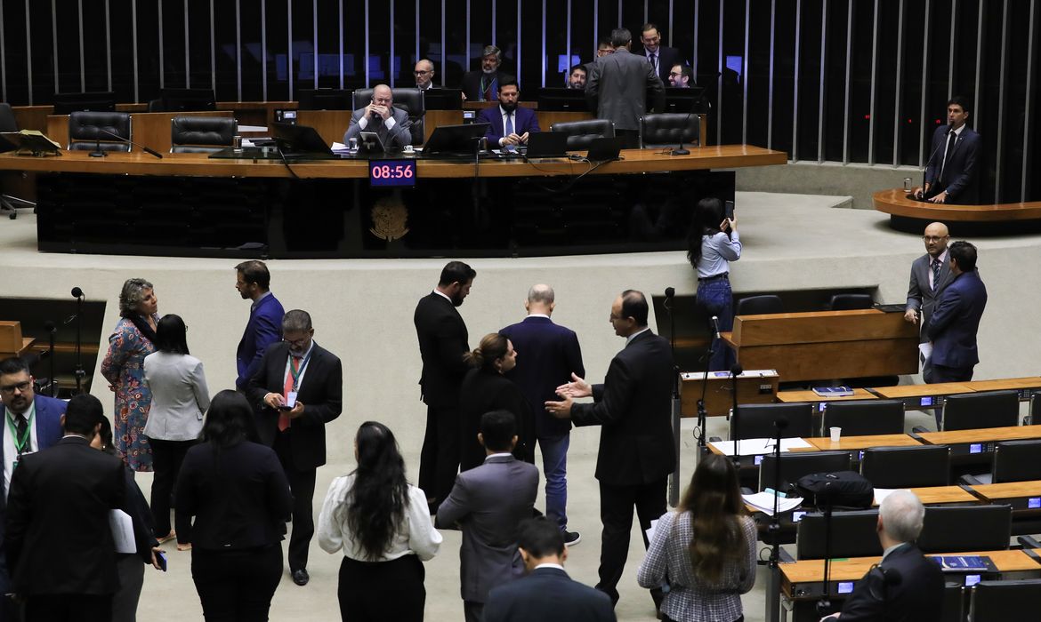 Só 27% dos deputados federais aprovam governo Lula, diz pesquisa Quaest