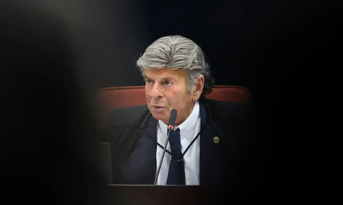 Fux manda Senado informar registros sobre Vorcaro e esposa de Moraes