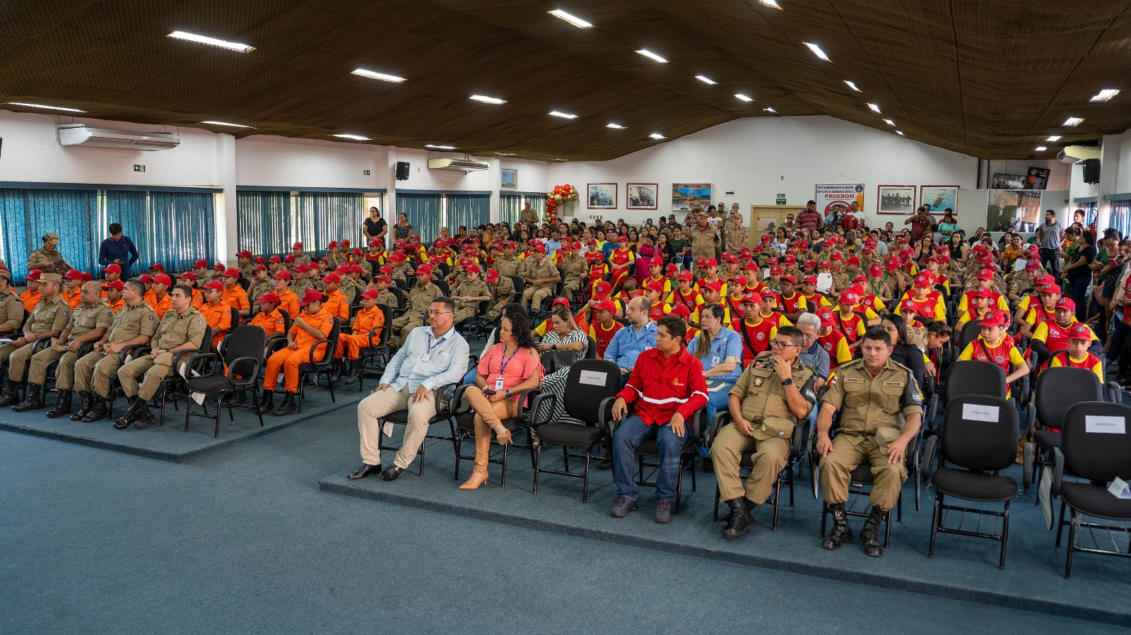 Além dos formandos, também foram convidados pais dos alunos e parceiros do programa, como o Grupo Atem