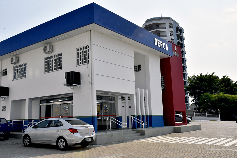 Mãe é presa por agridir filho de 1 ano dentro de shopping em Manaus