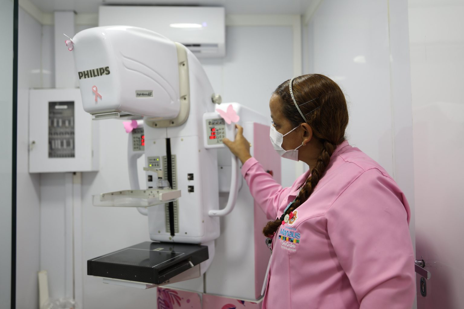 Unidades móveis de Saúde da Mulher ampliam oferta e acesso a mamografias em Manaus