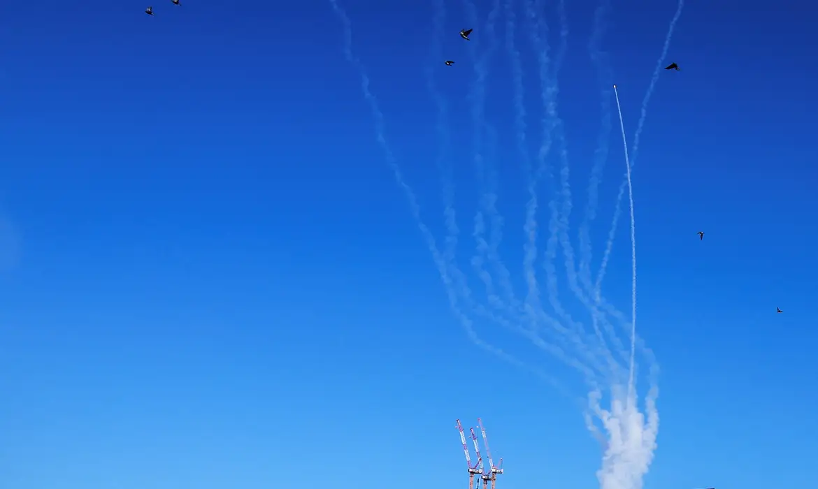 Israel e Irã se acusam de violar cessar-fogo anunciado por Trump