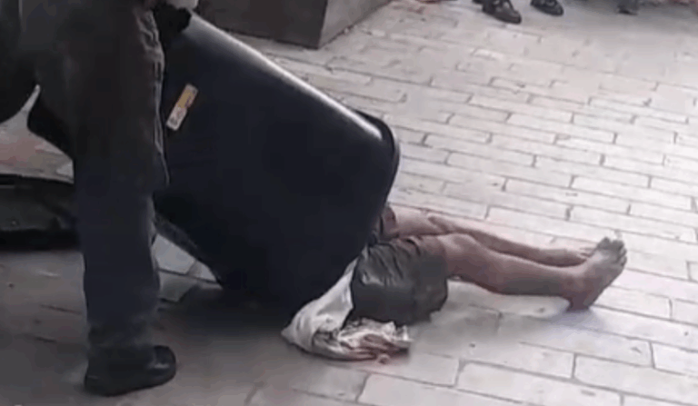 Vídeo: Corpo é encontrado dentro de lixeira na Praça do Relógio