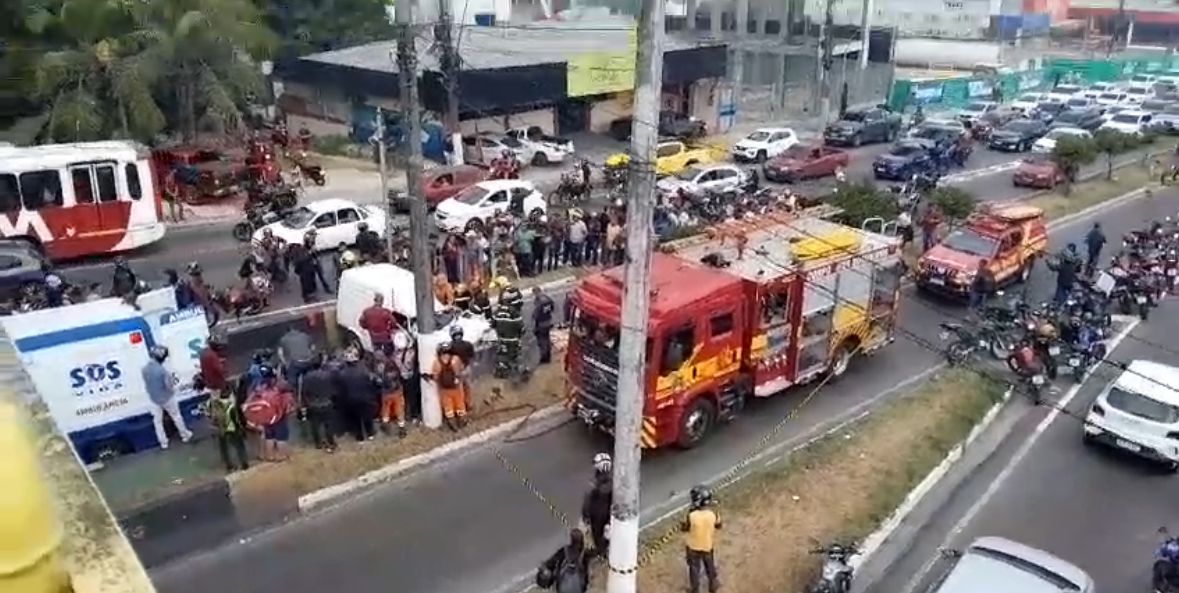 Vídeo: motorista morre em grave acidente de trânsito na Av. Torquato Tapajós