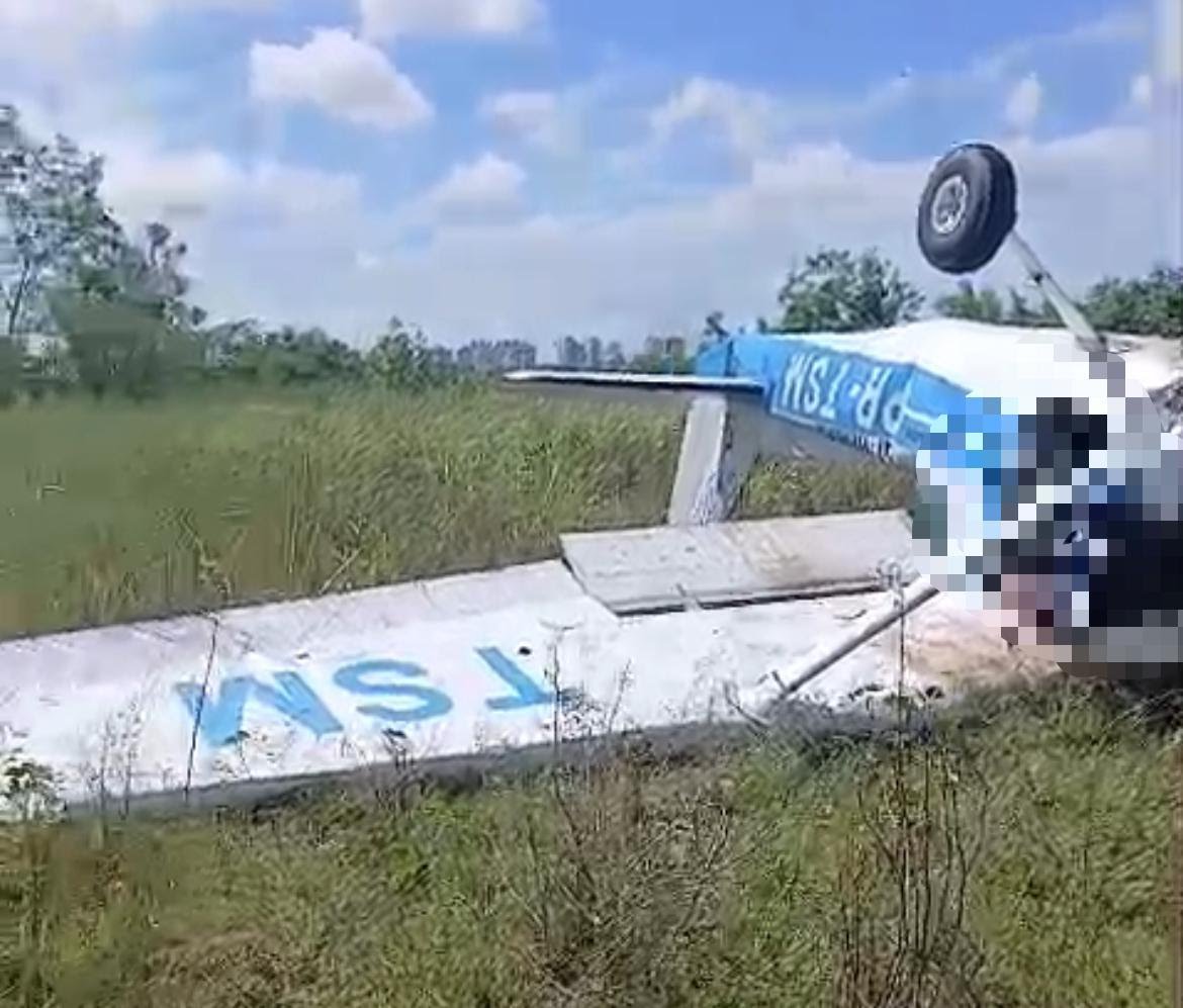 Vídeo: Avião de pequeno porte cai em aeroclube de Manaus