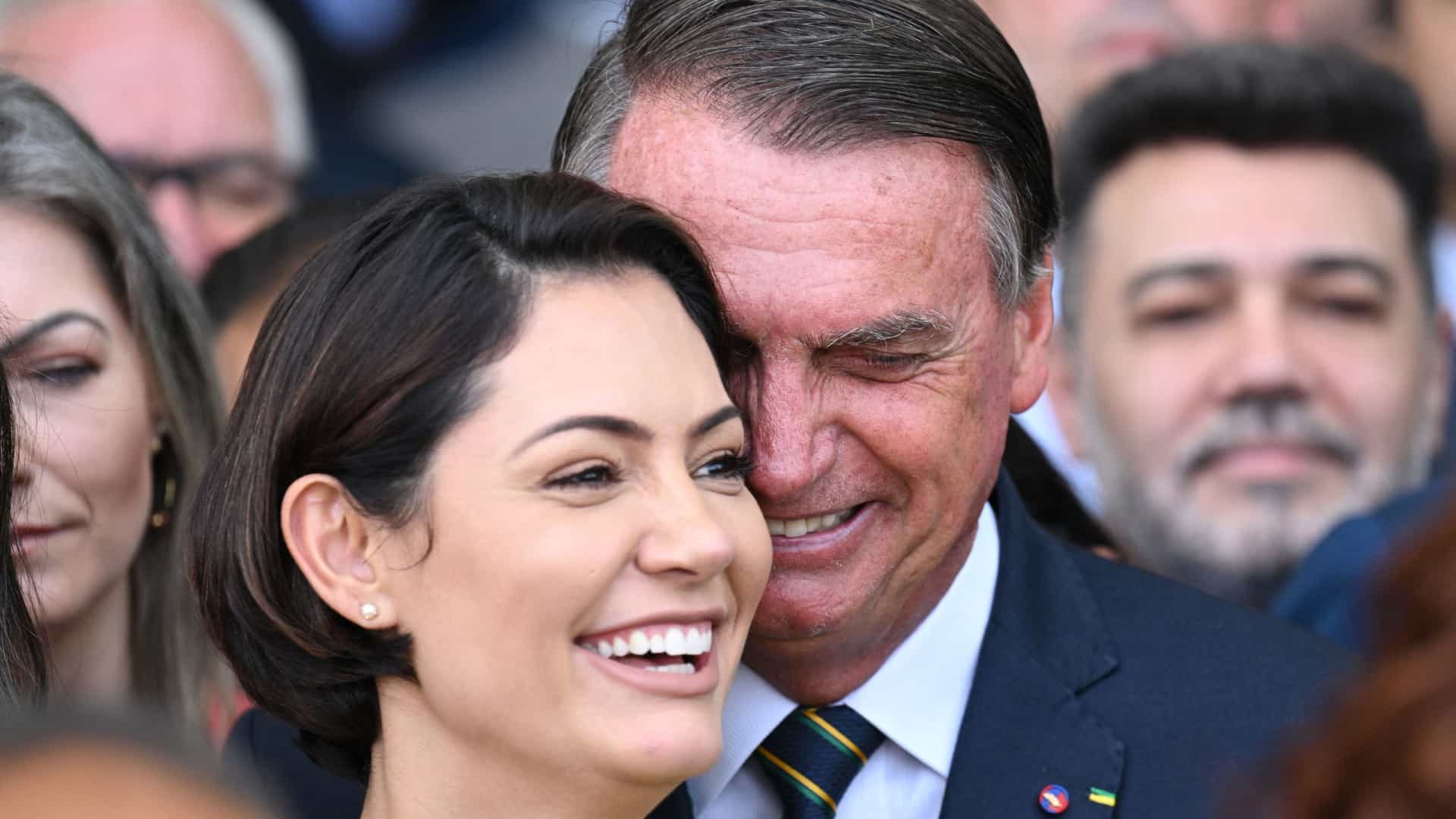 Michelle cita Bíblia após Cid dizer que ela incitava Bolsonaro a dar golpe de Estado