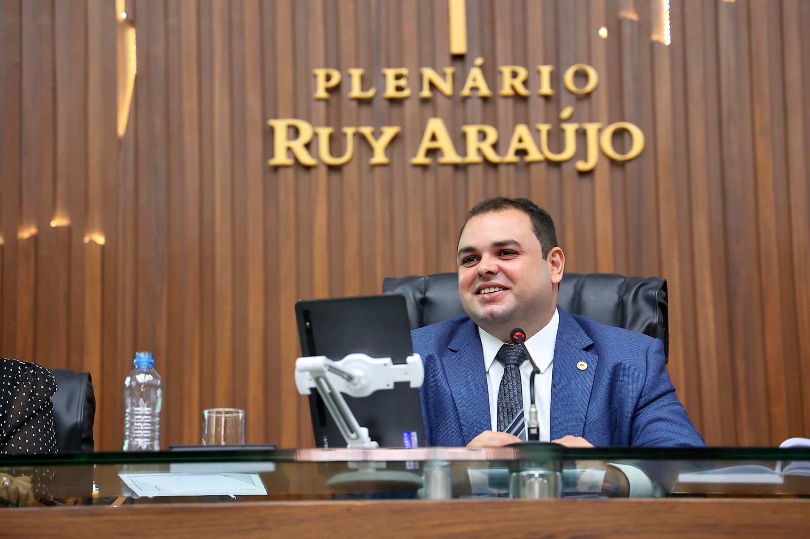 PL de Roberto Cidade propõe programa incentivo ao emprego para mães solo