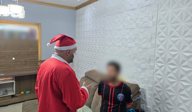 Feliz Natal: Agente usa roupa de Papai Noel para prender foragido em Manaus