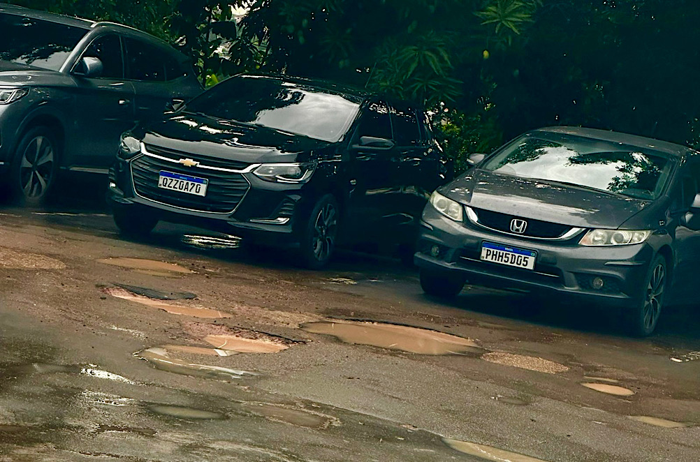 Buracos, lama e abandono: advogados denunciam estado precário do estacionamento do TJAM