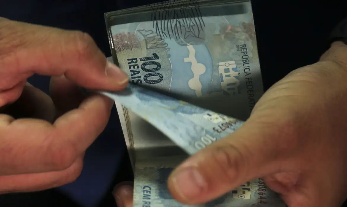Prefeitura de Manaus sanciona reajuste salarial e amplia auxílio-alimentação dos servidores