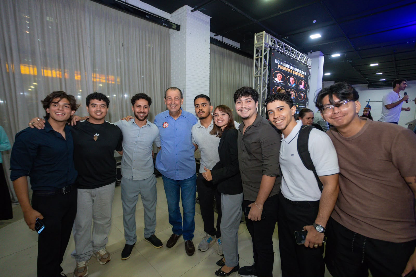 Omar propõe estágio remunerado e cursos de IA para facilitar acesso ao primeiro emprego